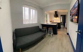 Harewood Lodge - Single And Double Rooms Self Serve Apartment